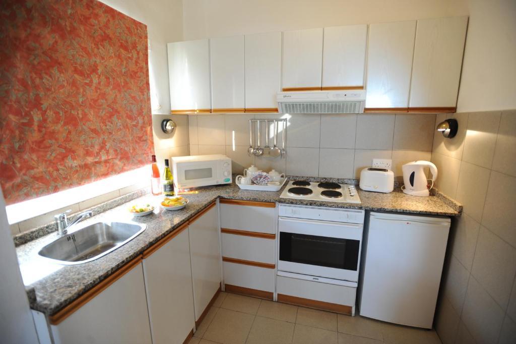 Club Salina Wharf Aparthotel Qawra Room photo