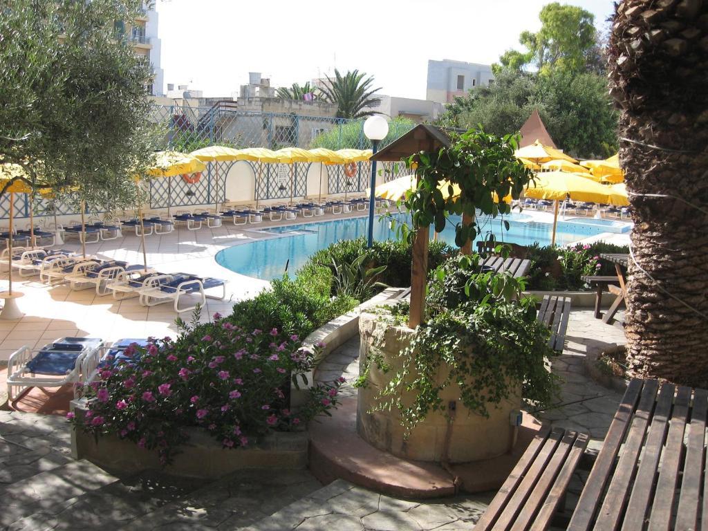 Club Salina Wharf Aparthotel Qawra Exterior photo