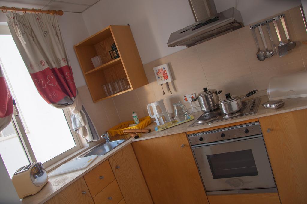 Club Salina Wharf Aparthotel Qawra Room photo