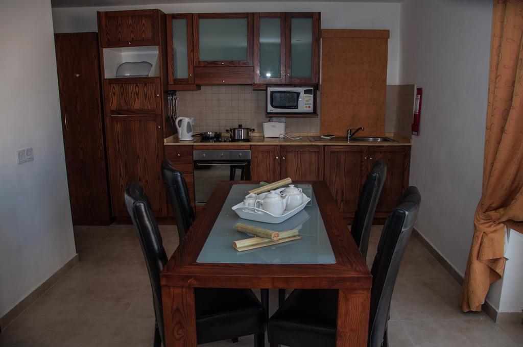 Club Salina Wharf Aparthotel Qawra Room photo