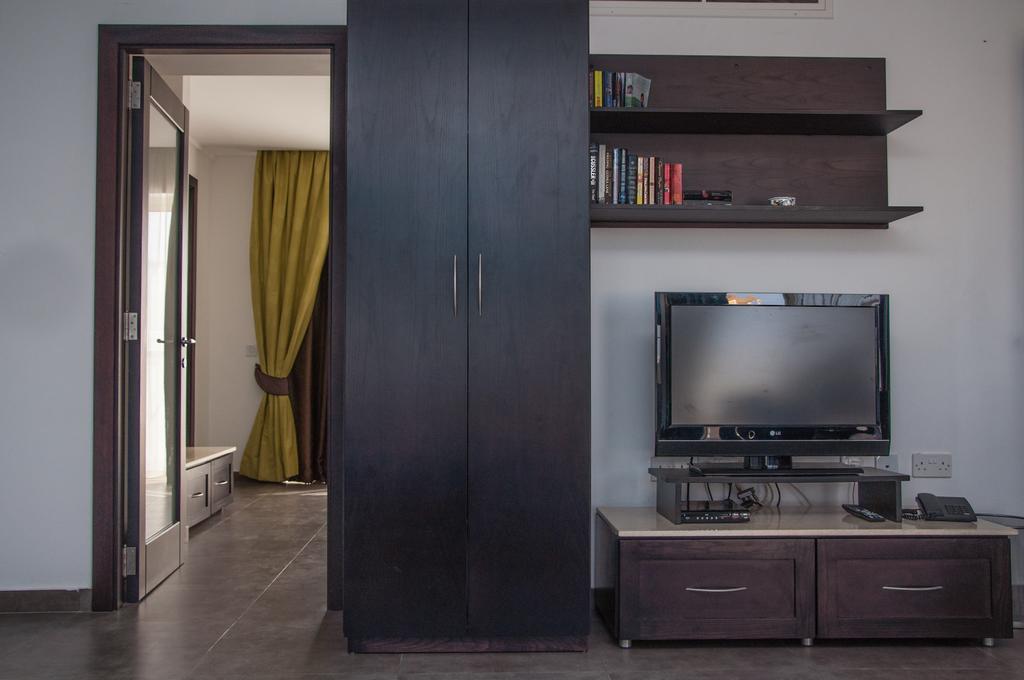 Club Salina Wharf Aparthotel Qawra Room photo