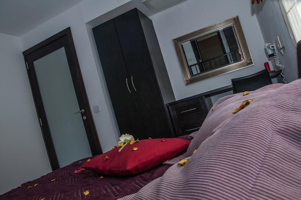 Club Salina Wharf Aparthotel Qawra Room photo