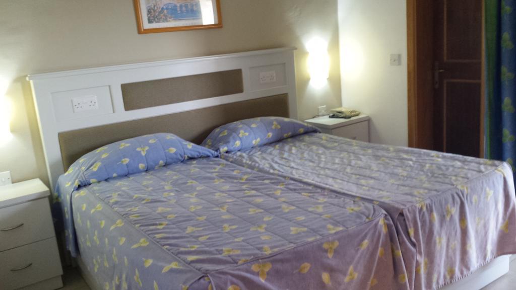 Club Salina Wharf Aparthotel Qawra Room photo
